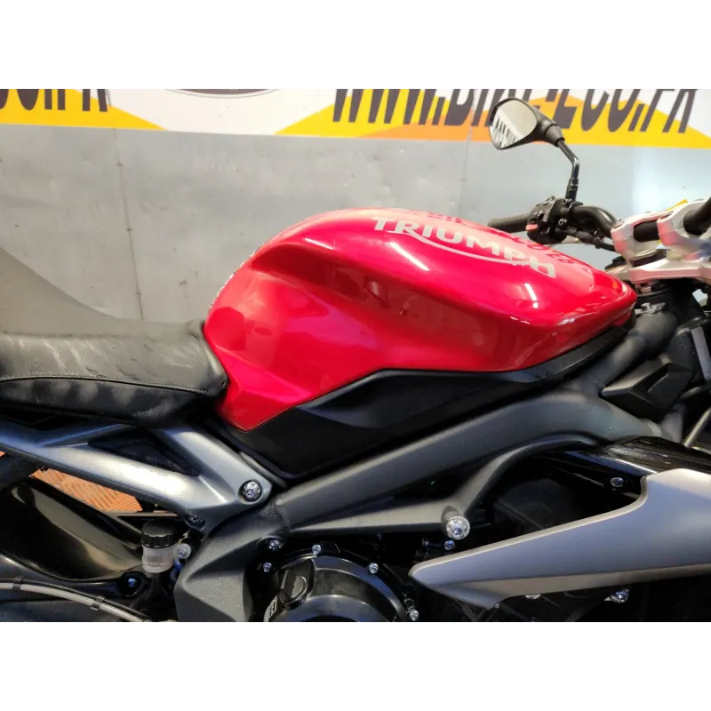 TRIUMPH STREET TRIPLE 675