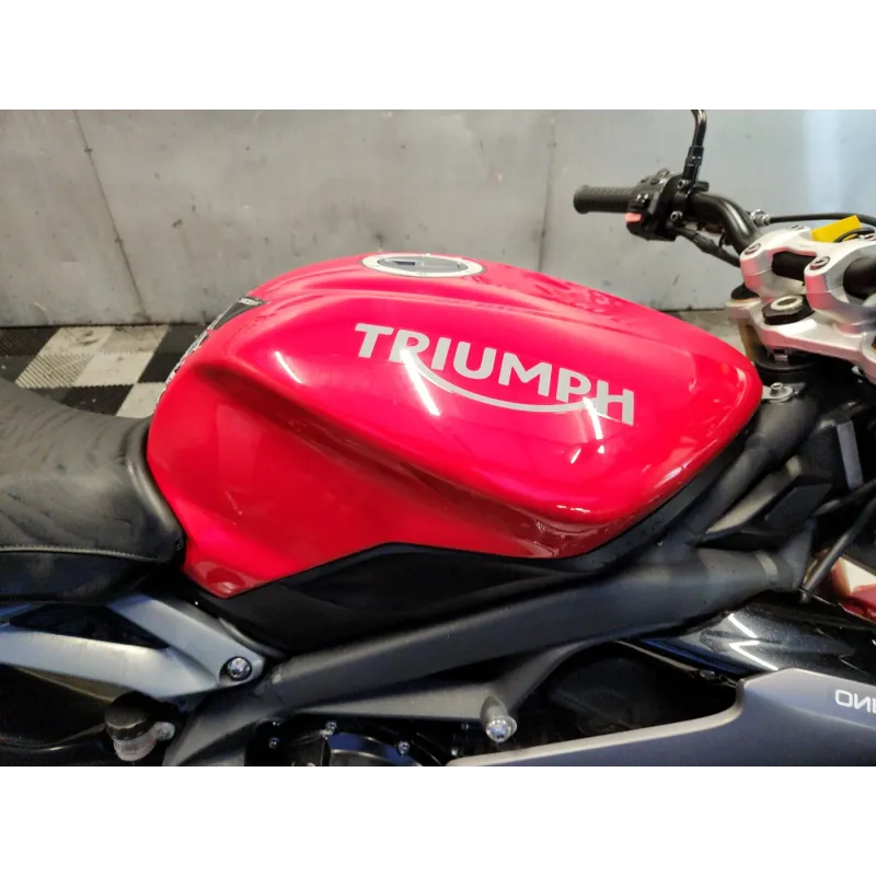 TRIUMPH STREET TRIPLE 675
