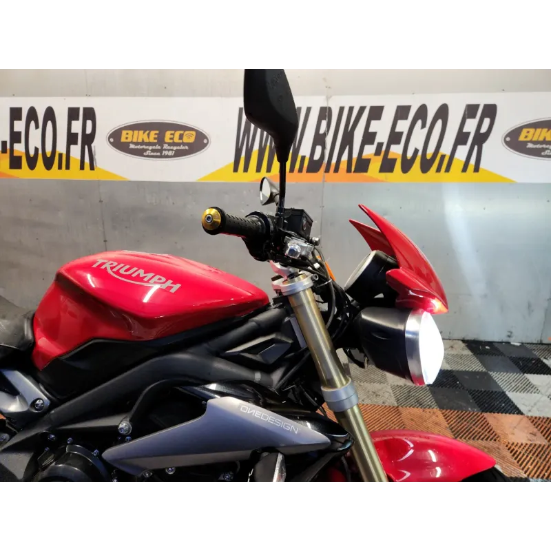 TRIUMPH STREET TRIPLE 675