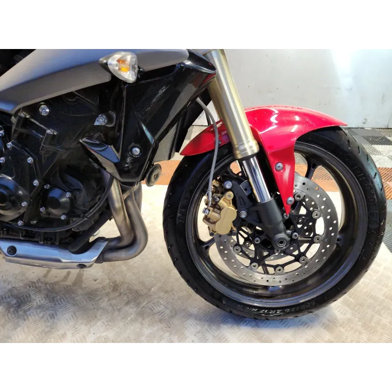 TRIUMPH STREET TRIPLE 675