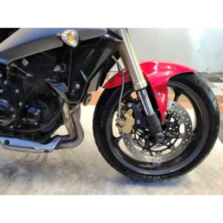 TRIUMPH STREET TRIPLE 675
