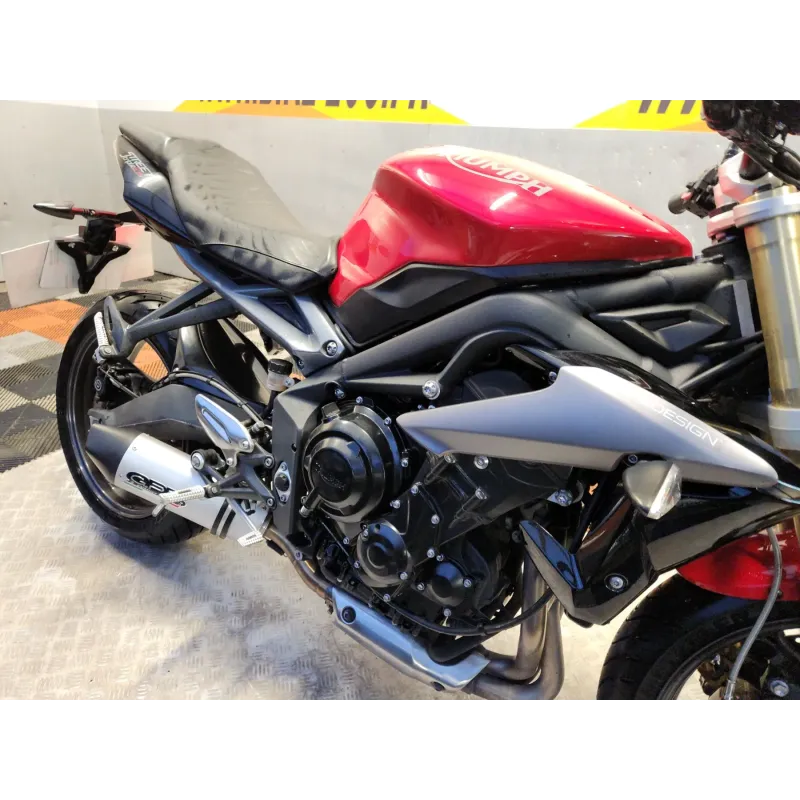 TRIUMPH STREET TRIPLE 675