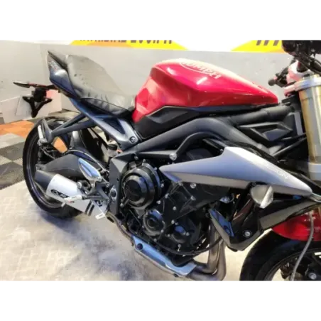 TRIUMPH STREET TRIPLE 675