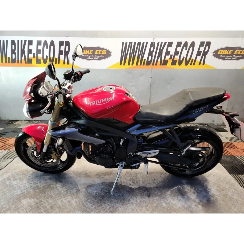 TRIUMPH STREET TRIPLE 675