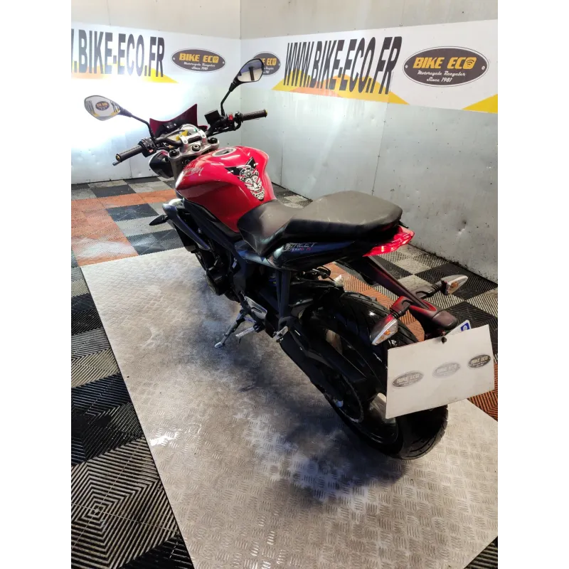 TRIUMPH STREET TRIPLE 675