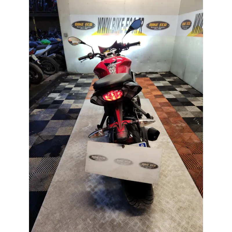 TRIUMPH STREET TRIPLE 675