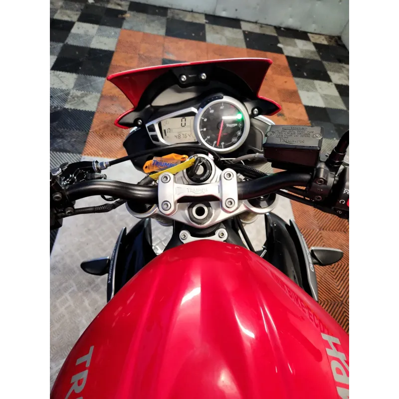 TRIUMPH STREET TRIPLE 675