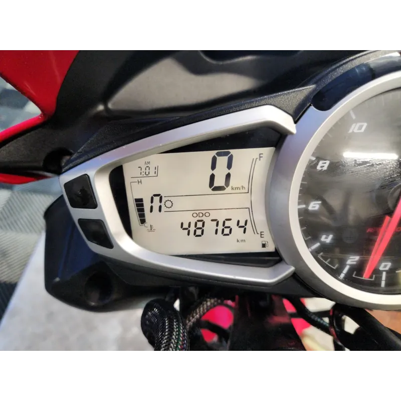 TRIUMPH STREET TRIPLE 675