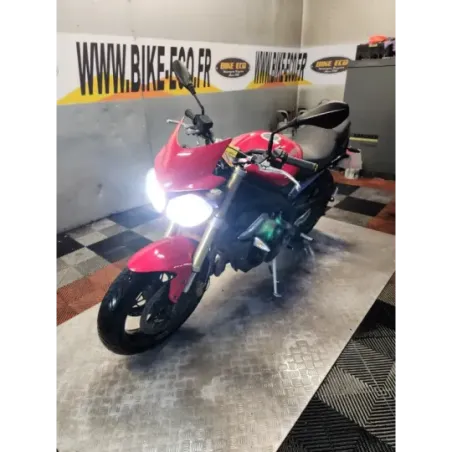 TRIUMPH STREET TRIPLE 675