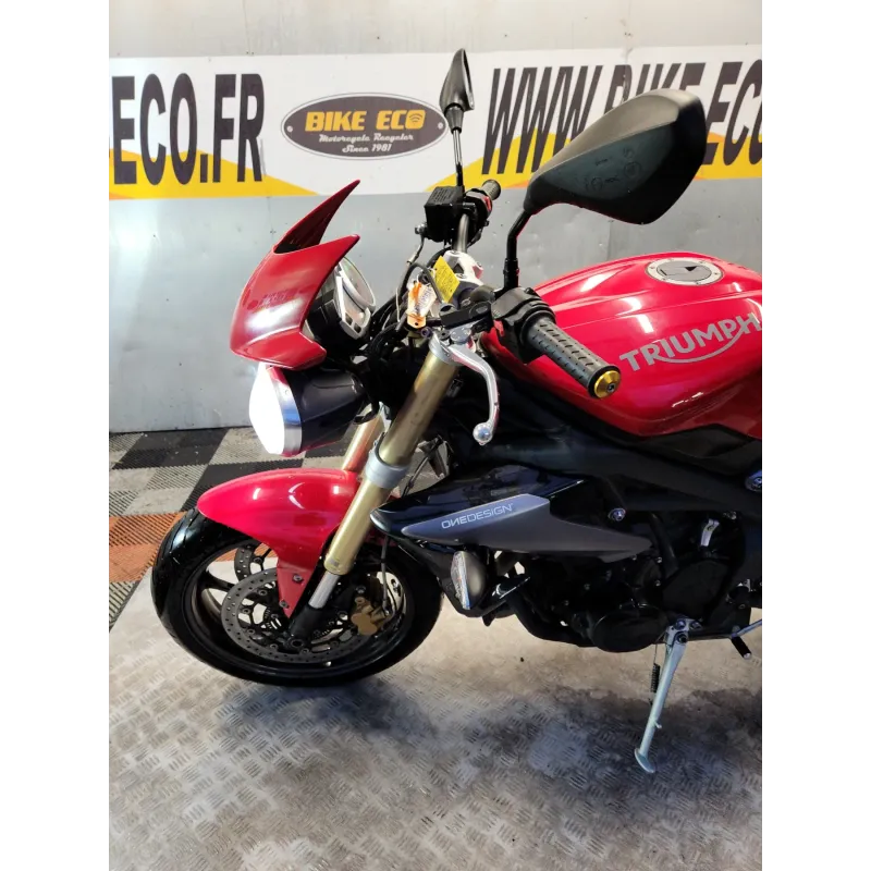 TRIUMPH STREET TRIPLE 675