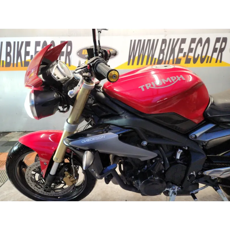 TRIUMPH STREET TRIPLE 675