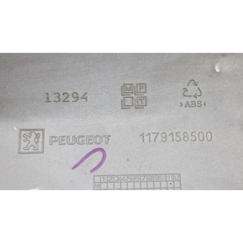 Coque arriere droit PEUGEOT METROPOLIS 400 2017 - 2020