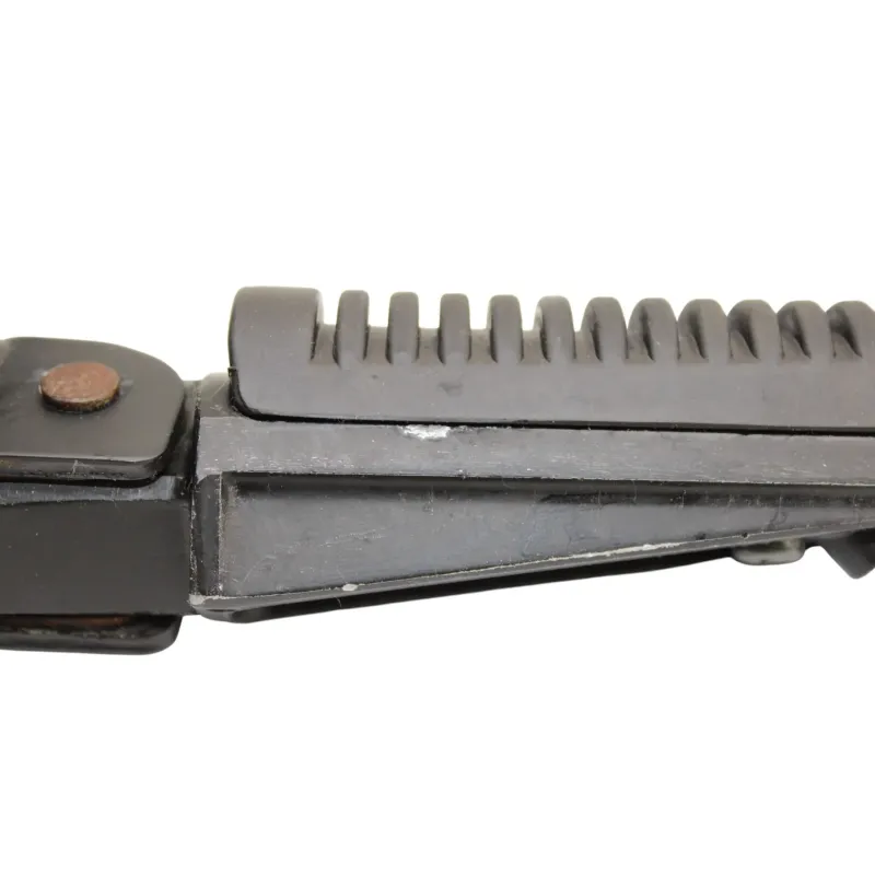 Repose pieds arriere droit YAMAHA XP 500 TMAX 2004 - 2007