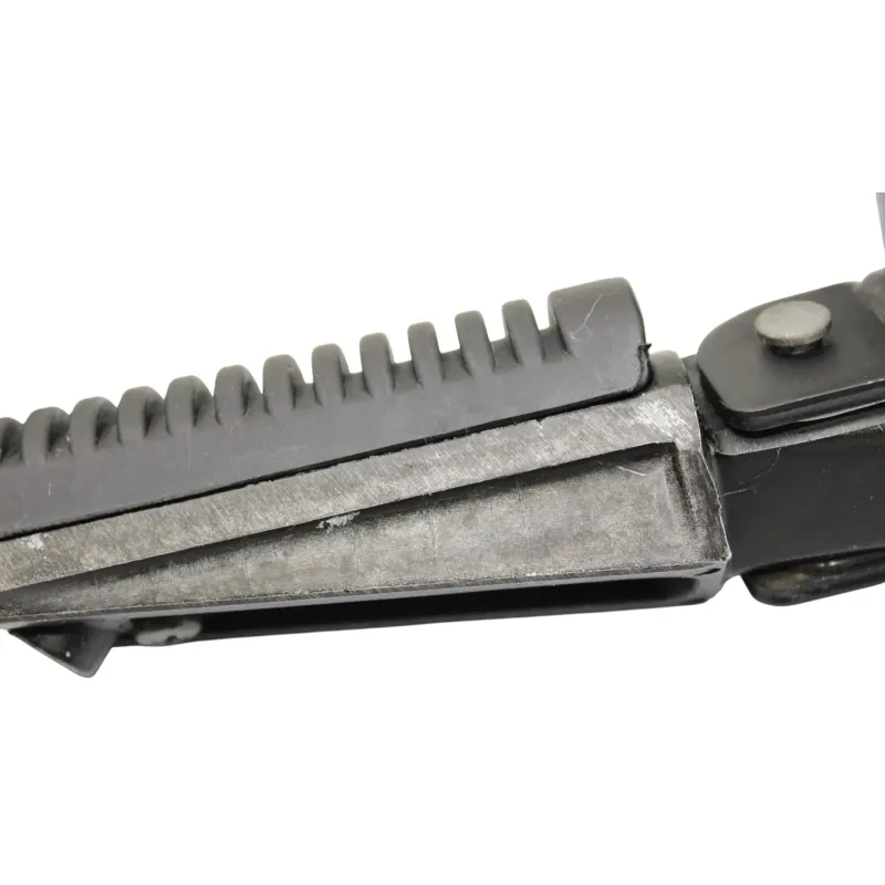 Repose pieds arriere droit YAMAHA XP 500 TMAX 2004 - 2007