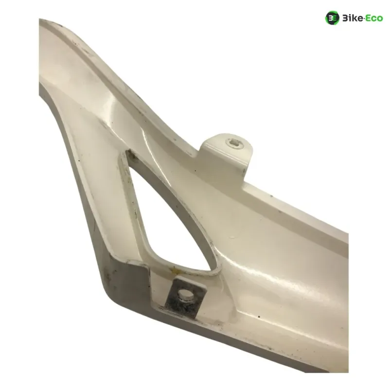 Cache carenage coque arriere droit TRIUMPH SPEED TRIPLE 1050 2005-2007