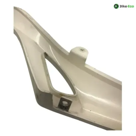 Cache carenage coque arriere droit TRIUMPH SPEED TRIPLE 1050 2005-2007