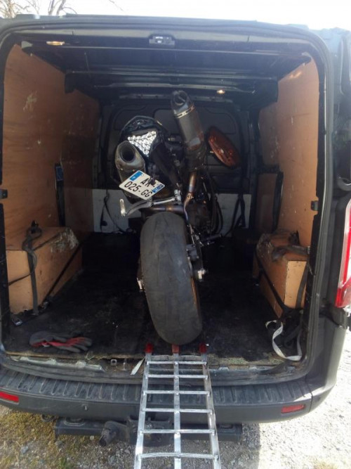 YAMAHA YZF 1000 R1 CROSSPLANE