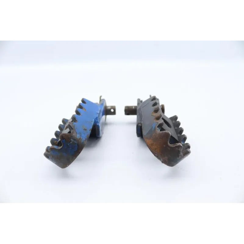 Repose pieds avant droit SUZUKI TS 125 1982 - 1989