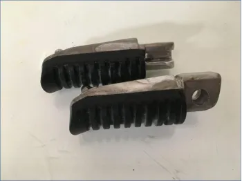 Repose pieds avant droit KAWASAKI ZXR 600 1998 - 2002