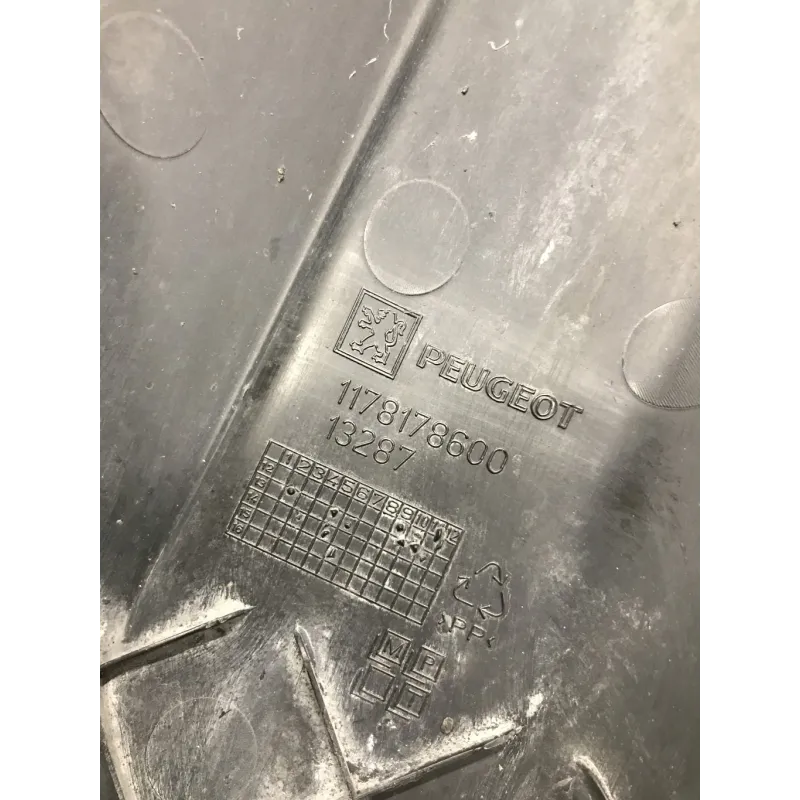 Garde boue avant PEUGEOT METROPOLIS 400 2013-2016