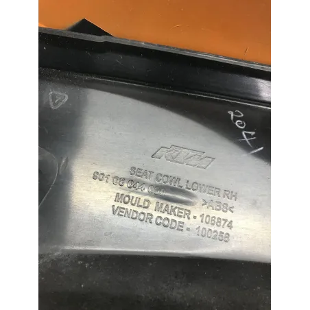 Cache carenage coque arriere droit KTM DUKE 125 2011-2016