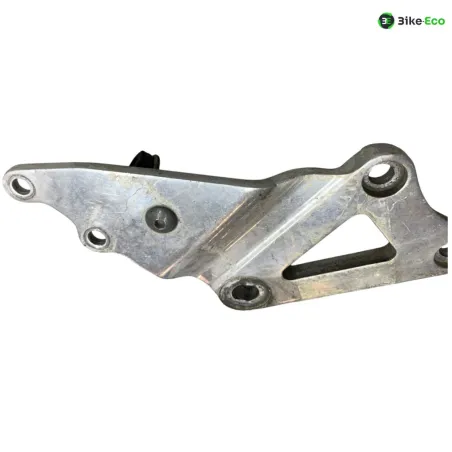 Platine avant droite SUZUKI GSXR 1100 1990