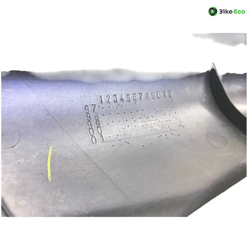 Cache carenage coque arriere gauche YAMAHA FZS 600 1998-2003 FAZER