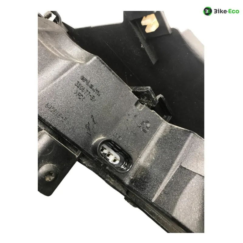 Cache carenage coque arriere gauche PIAGGIO MP3 500 LT 2014-2016 SPORT