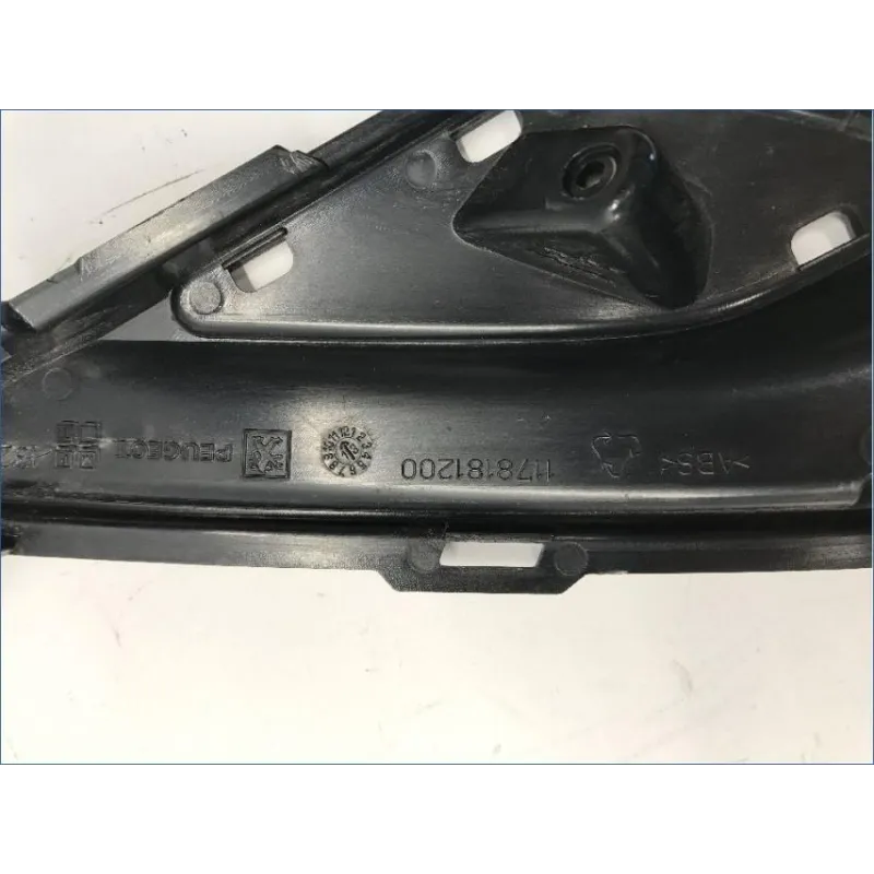Cache lateral droit PEUGEOT METROPOLIS 400 2013-2016