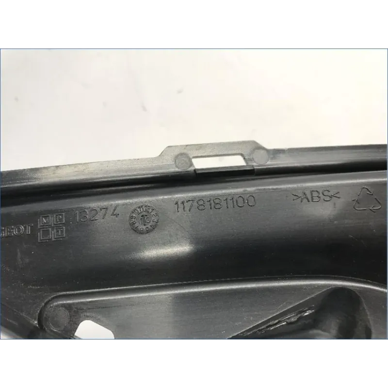 Cache lateral gauche PEUGEOT METROPOLIS 400 2013-2016