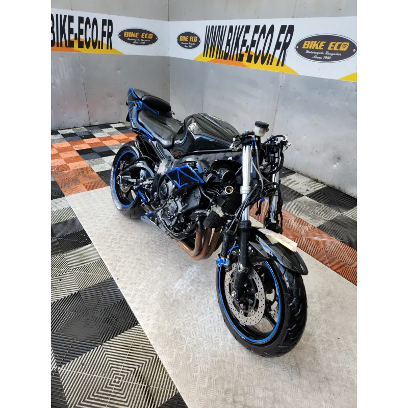 YAMAHA YZF 600 R6
