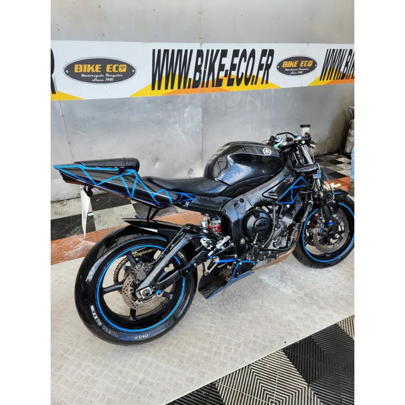 YAMAHA YZF 600 R6