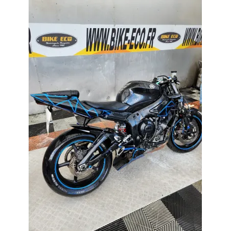 YAMAHA YZF 600 R6