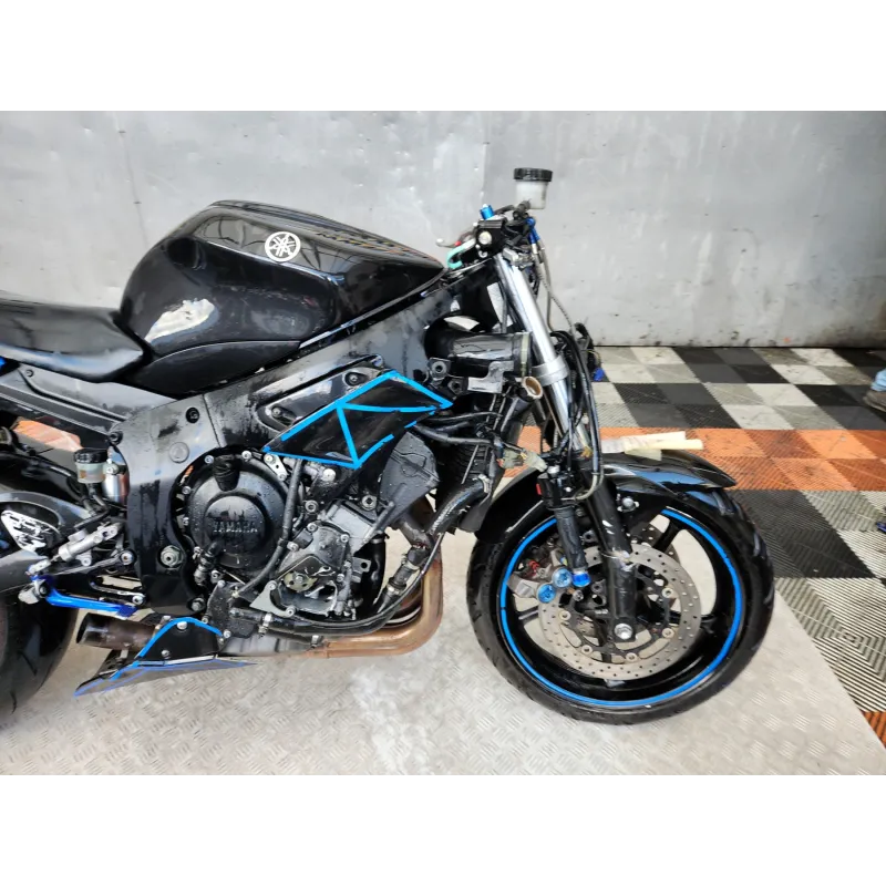 YAMAHA YZF 600 R6