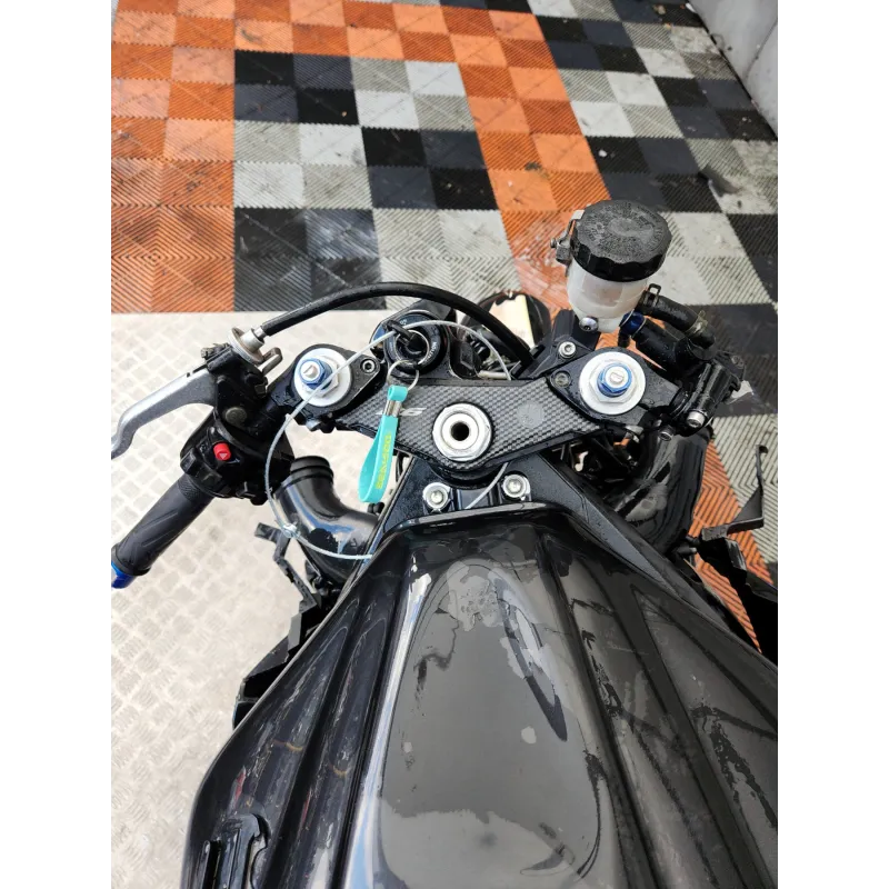 YAMAHA YZF 600 R6