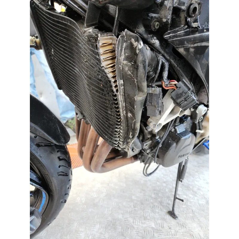 YAMAHA YZF 600 R6