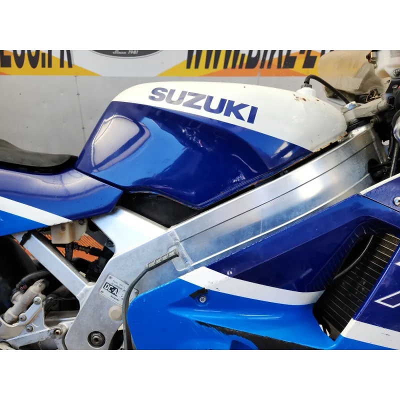 SUZUKI RGV 250