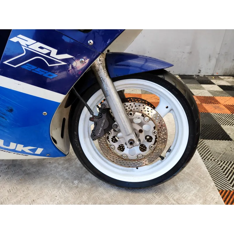 SUZUKI RGV 250