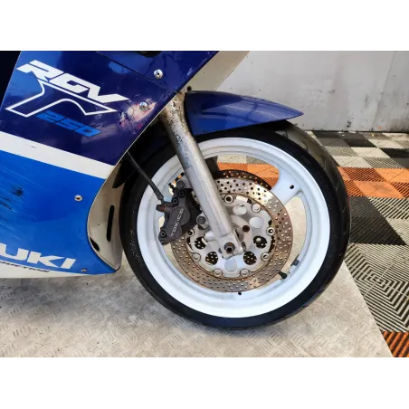 SUZUKI RGV 250