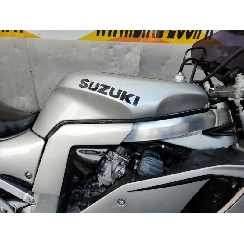 SUZUKI GSXR 750