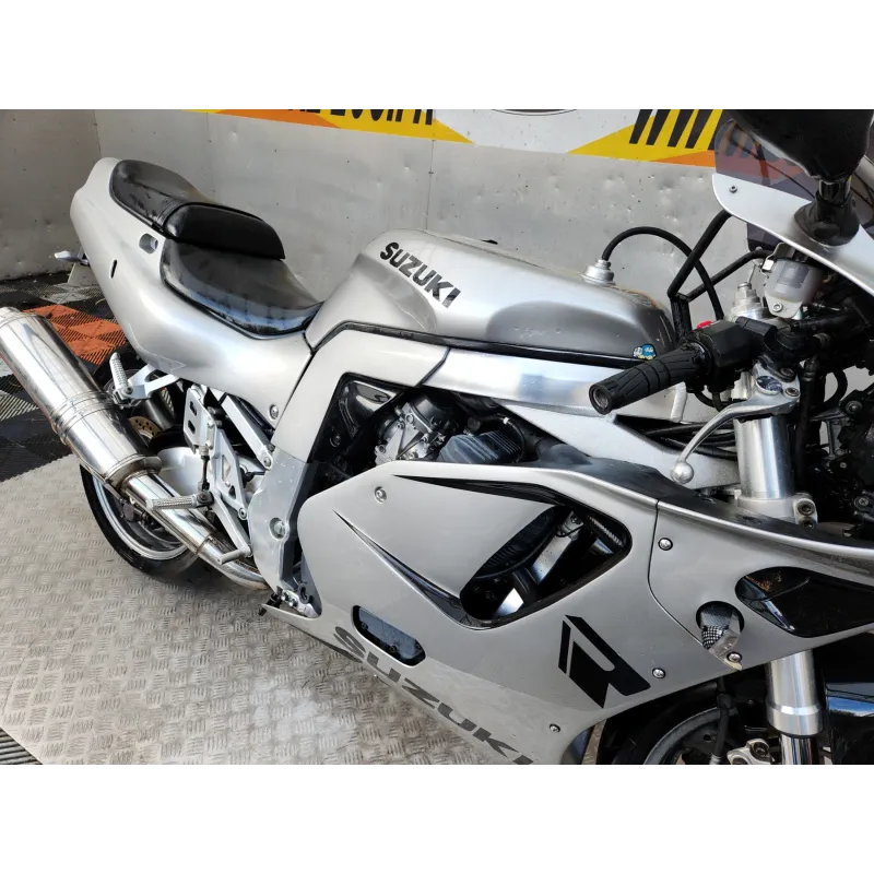SUZUKI GSXR 750