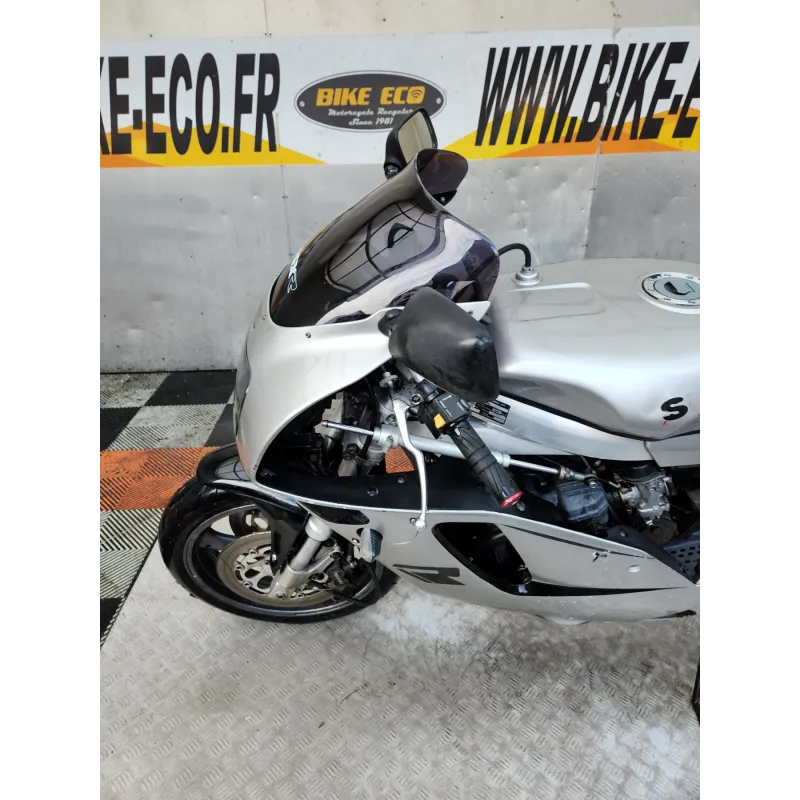 SUZUKI GSXR 750