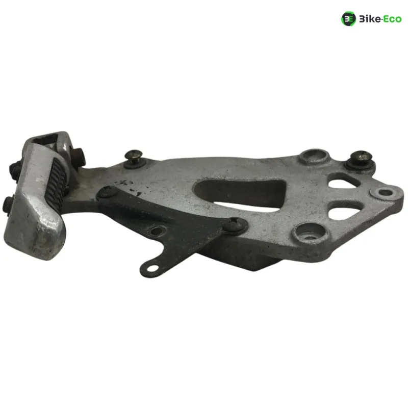 Platine et repose pieds arriere gauche SUZUKI GSXR 1100 1986-1988