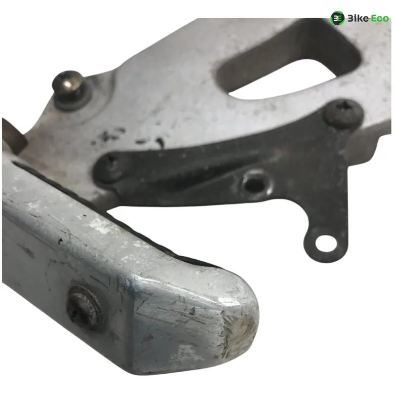 Platine et repose pieds arriere gauche SUZUKI GSXR 1100 1986-1988