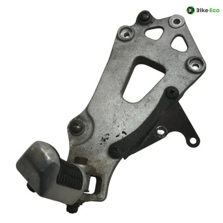 Platine et repose pieds arriere gauche SUZUKI GSXR 1100 1986-1988
