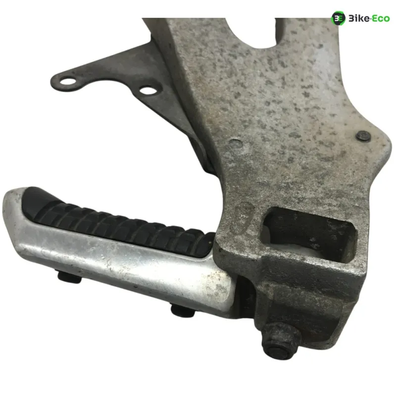 Platine et repose pieds arriere gauche SUZUKI GSXR 1100 1986-1988