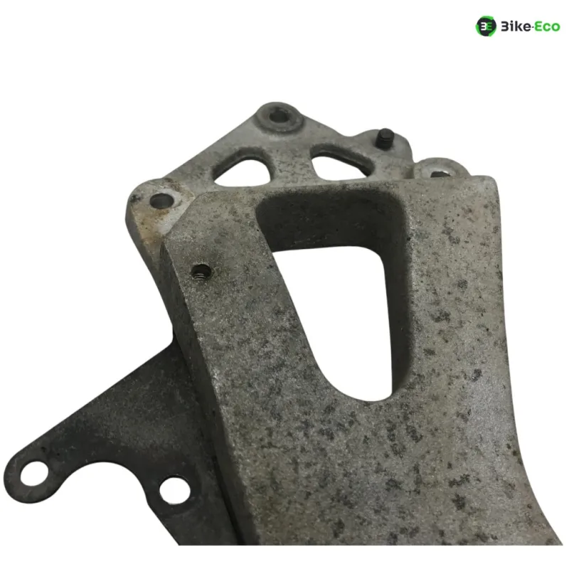 Platine et repose pieds arriere gauche SUZUKI GSXR 1100 1986-1988