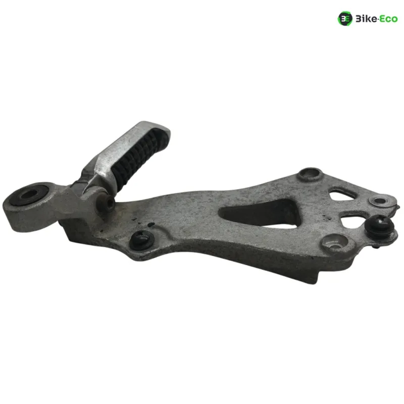 Platine et repose pieds arriere droit SUZUKI GSXR 1100 1986-1988