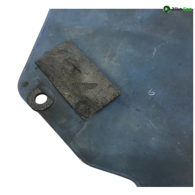 Cache carenage sous selle droit SUZUKI GSXR 1100 1986-1988