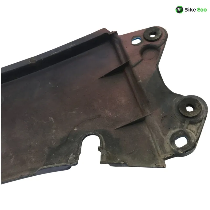 Cache carenage coque arriere gauche SUZUKI GSXR 1100 1986-1988